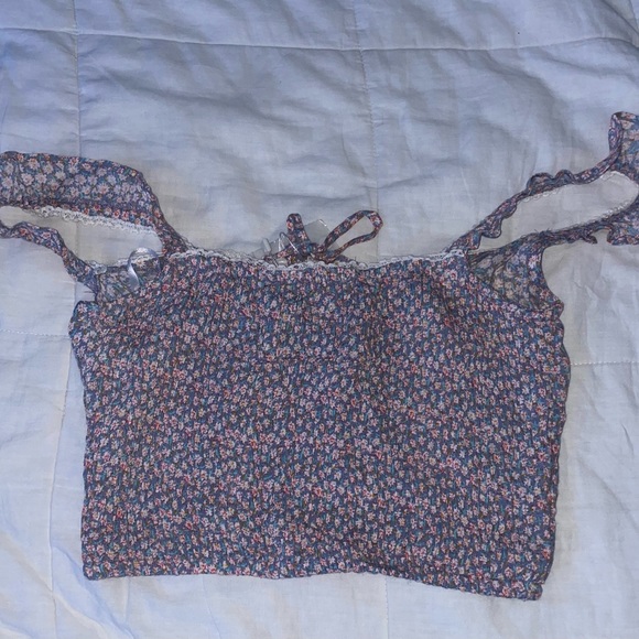 SIM & SAM FLORAL CROP TOP - Picture 2 of 3